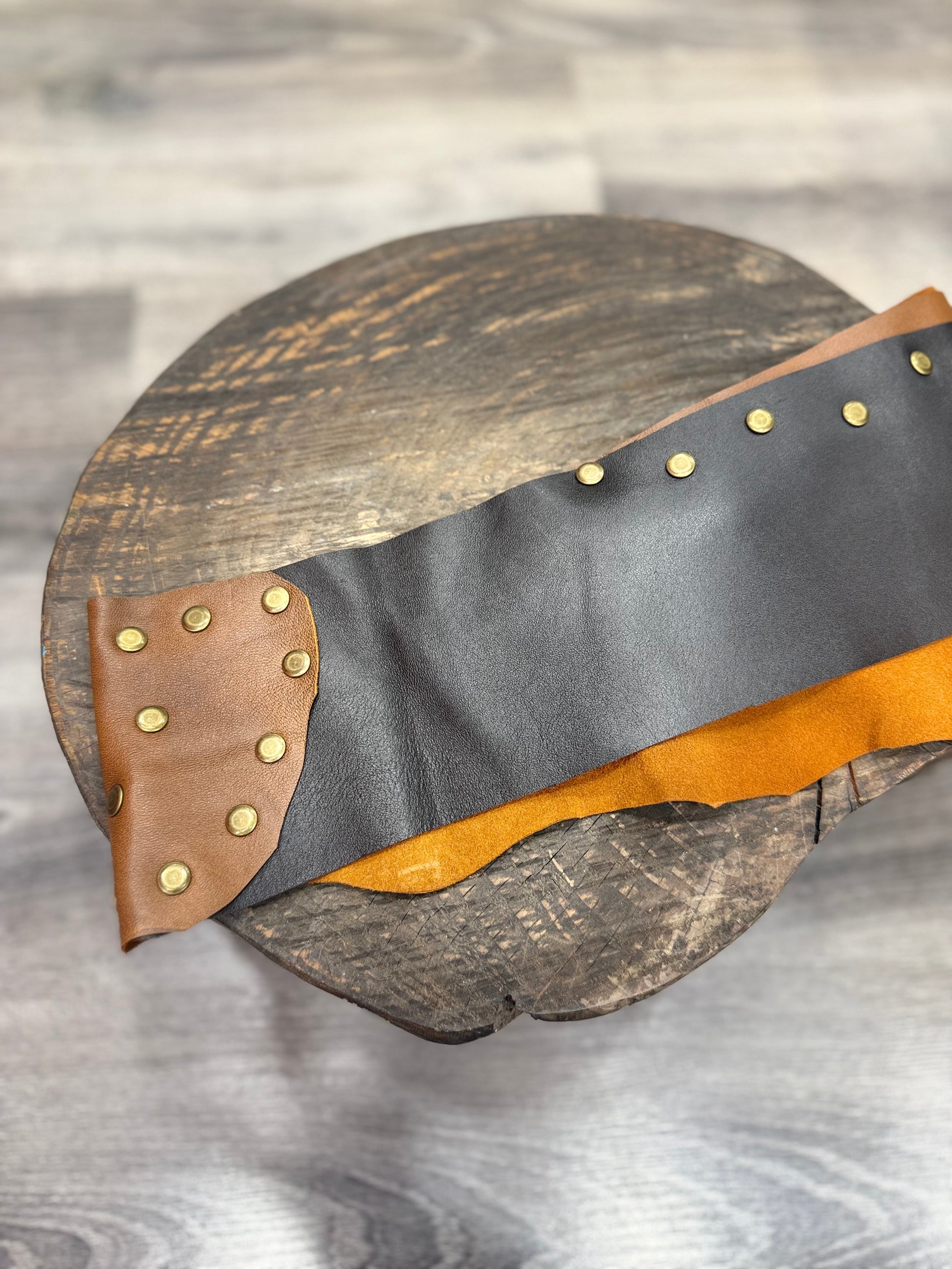 Saddle Brown Hakiki Deri El Yapımı Western Kemer – Vintage Kahve Aksesuar > Kemer butik bohem giyim – Yılday Gür Butik Üsküdar Emaar