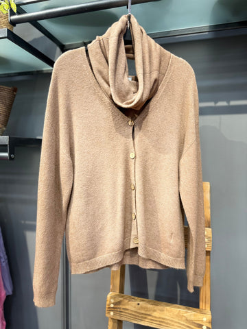 Şal Detaylı Kahverengi Yünlü Triko Hırka - Kendinden Şallı Bohem Tasarım Hırka Giyim > Üst Giyim > Kazak & Hırka > Hırka butik bohem giyim – Yılday Gür Butik Üsküdar Emaar