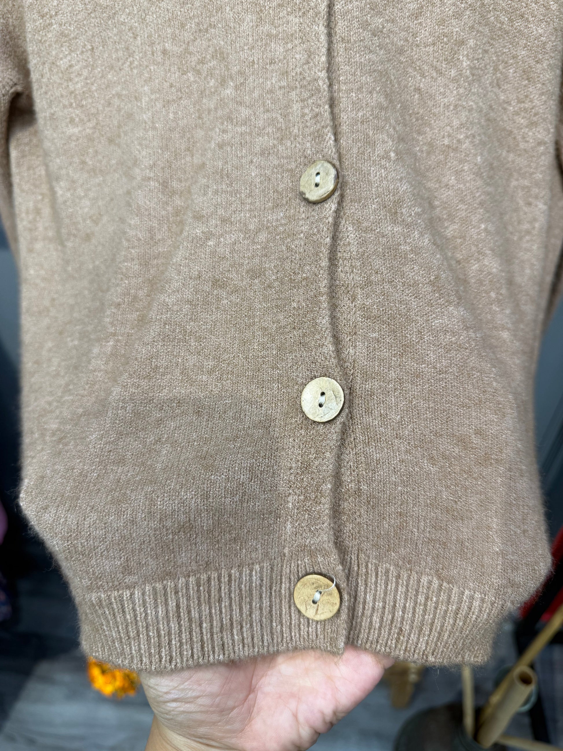 Şal Detaylı Kahverengi Yünlü Triko Hırka - Kendinden Şallı Bohem Tasarım Hırka Giyim > Üst Giyim > Kazak & Hırka > Hırka butik bohem giyim – Yılday Gür Butik Üsküdar Emaar