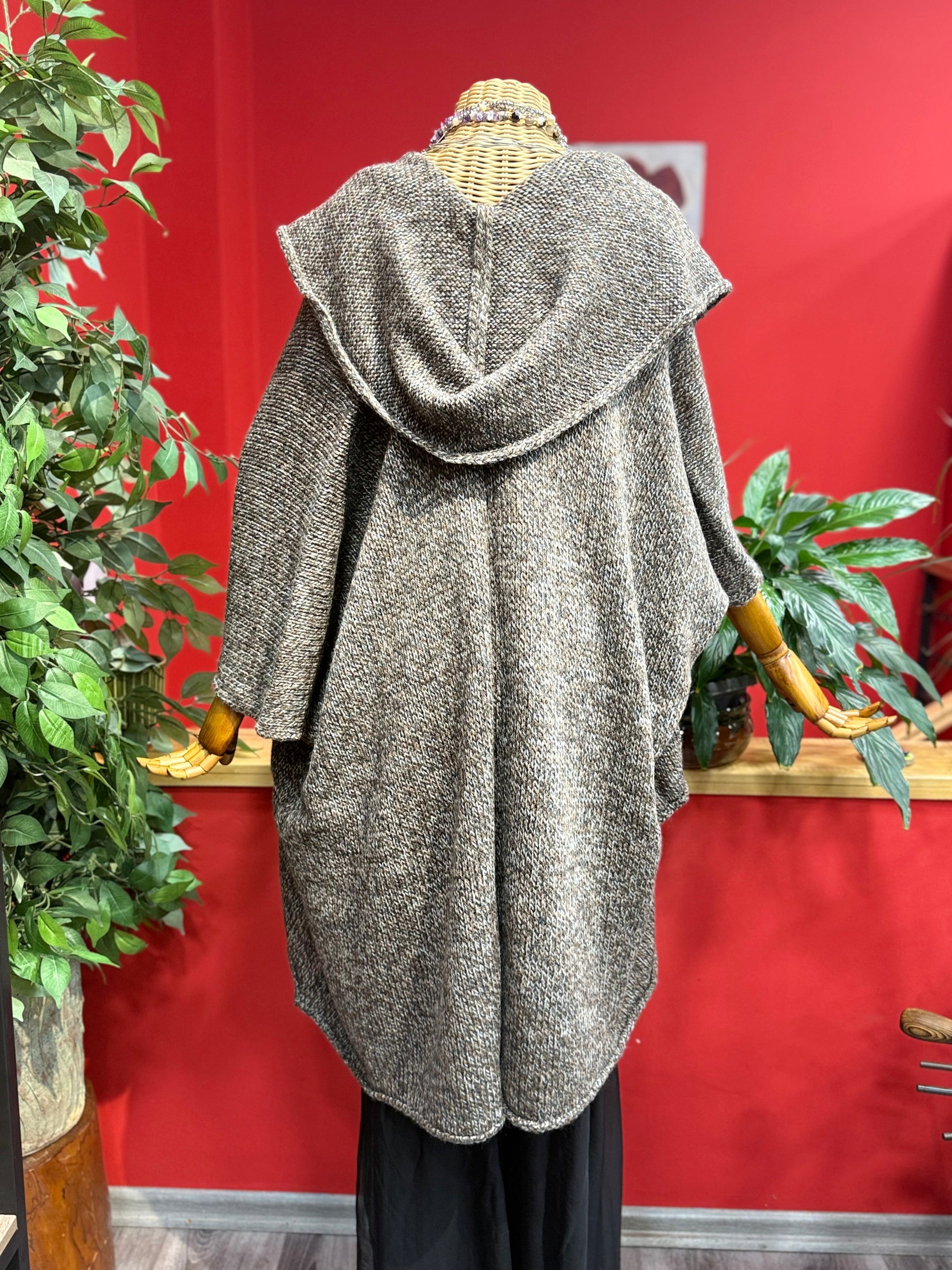 Şal Detaylı Yün Panço Hırka | Çok Yönlü Kullanıma Sahip Yün Karışımlı Model Giyim > Üst Giyim > Kazak & Hırka > Hırka butik bohem giyim – Yılday Gür Butik Üsküdar Emaar