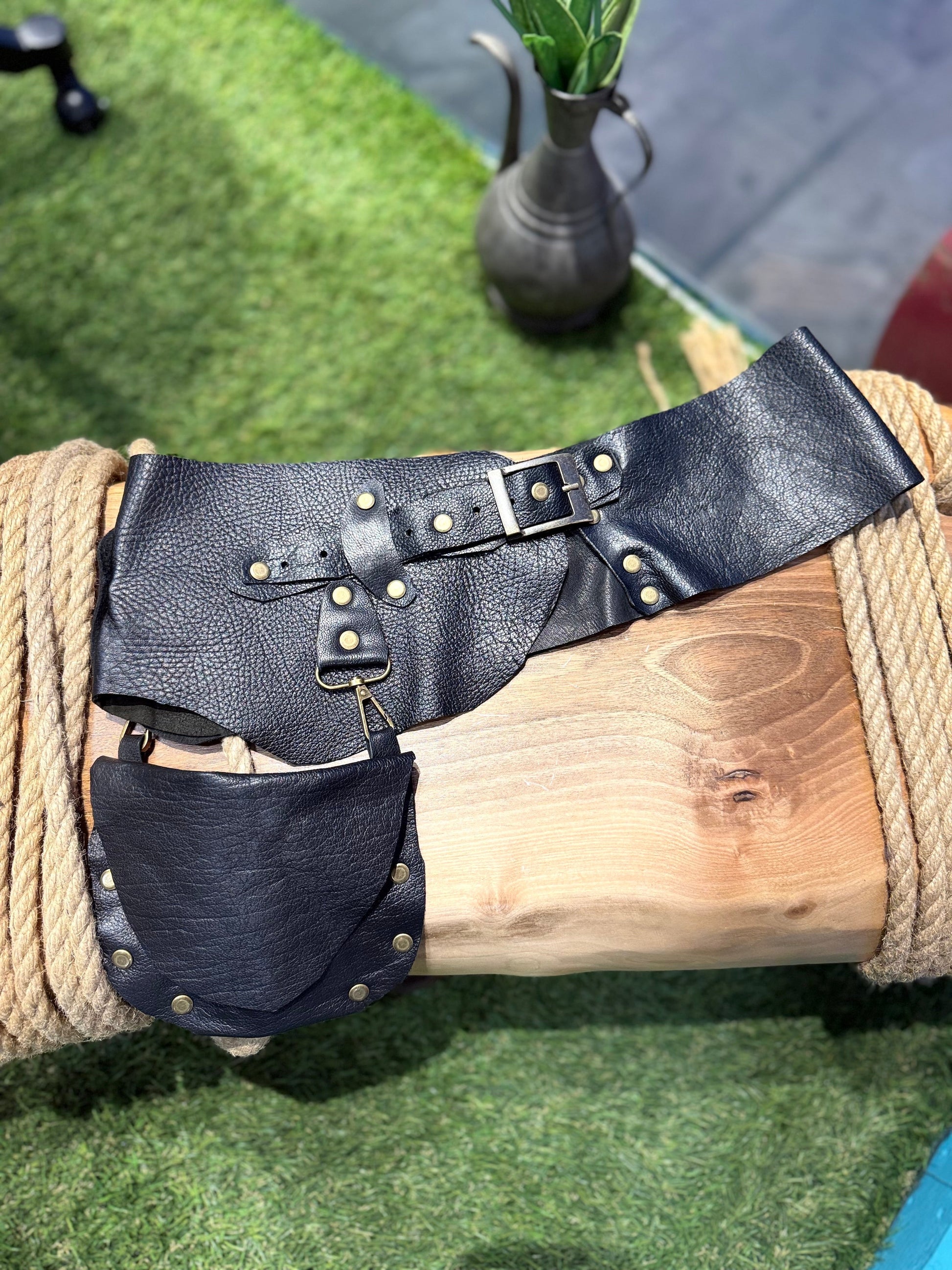 Sawyer El Yapımı Fonksiyonel Deri Kemer - Çıkarılabilir Çanta ve Antik Detaylı Tasarım – Bohem Tarz Kadın Giyim Tasarım | Yılday Gür Butik