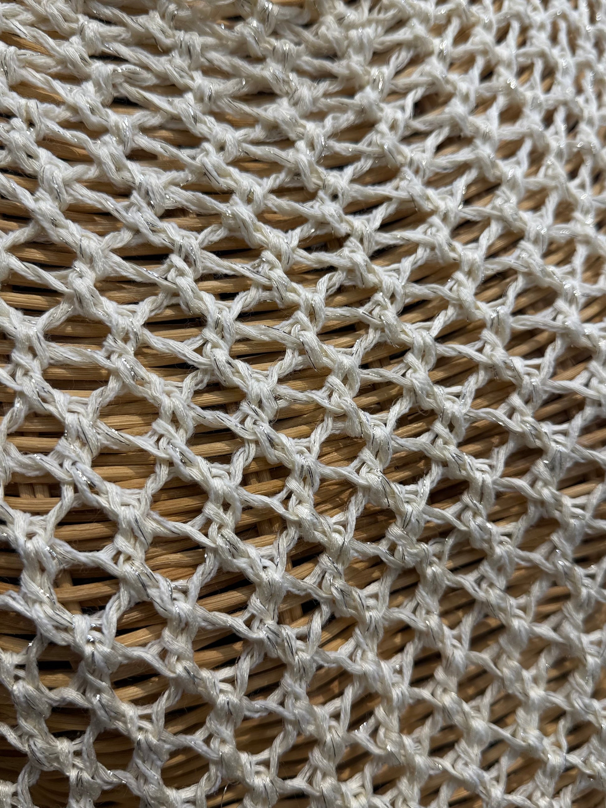 Simli Beyaz Delikli Triko Kazak | Bohem Şık Yazlık Triko Giyim > Üst Giyim > Kazak & Hırka > Kazak butik bohem giyim – Yılday Gür Butik Üsküdar Emaar