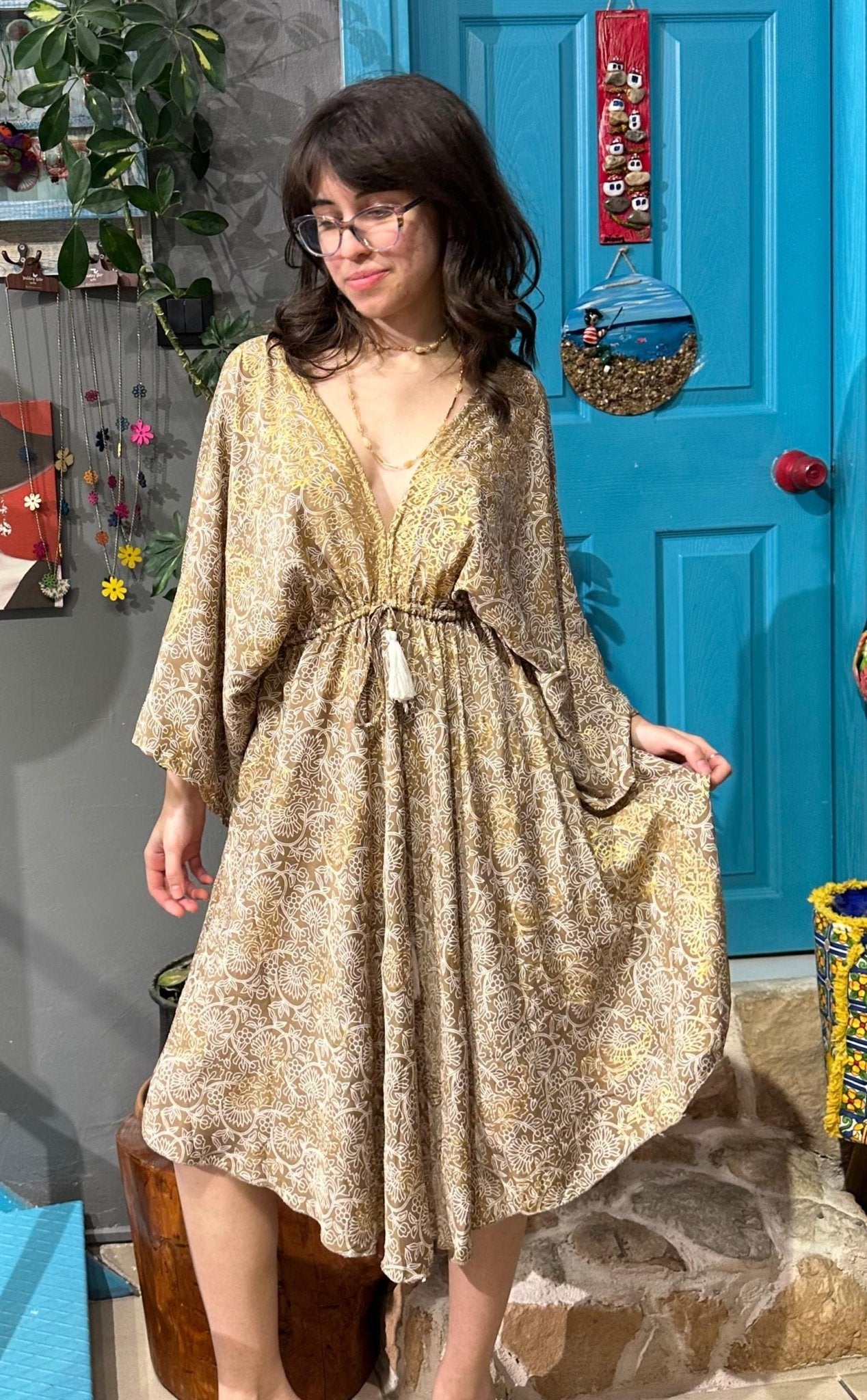Sırtı Püsküllü Bağlama Detaylı İpek Elbise - İthal Ürün, Şık ve Zarif Tasarım Elbiseler butik bohem giyim – Yılday Gür Butik Üsküdar Emaar