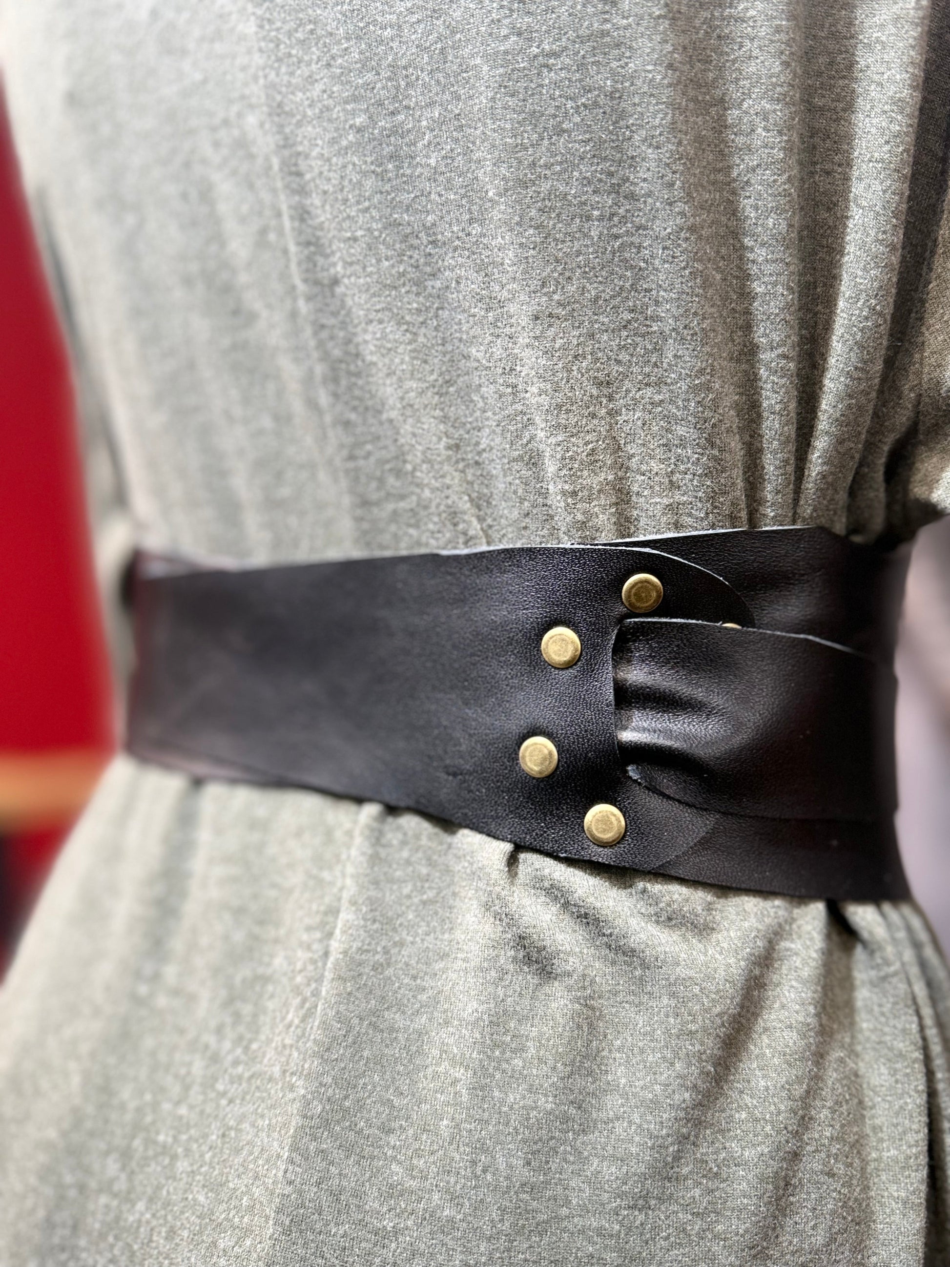 Siyah Bağlamalı Deri Kemer Aksesuar > Kemer butik bohem giyim – Yılday Gür Butik Üsküdar Emaar