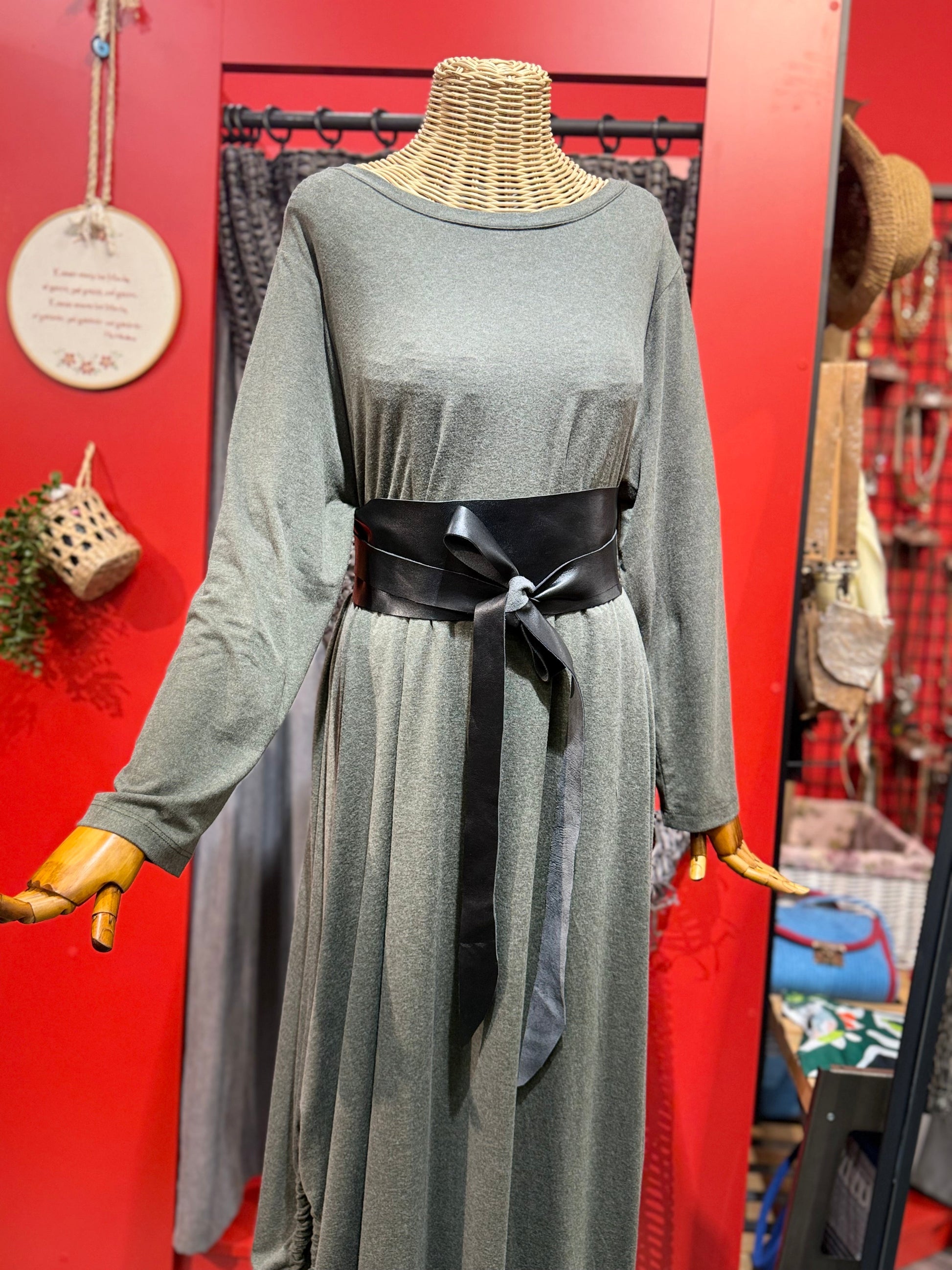 Siyah Bağlamalı Deri Kemer Aksesuar > Kemer butik bohem giyim – Yılday Gür Butik Üsküdar Emaar