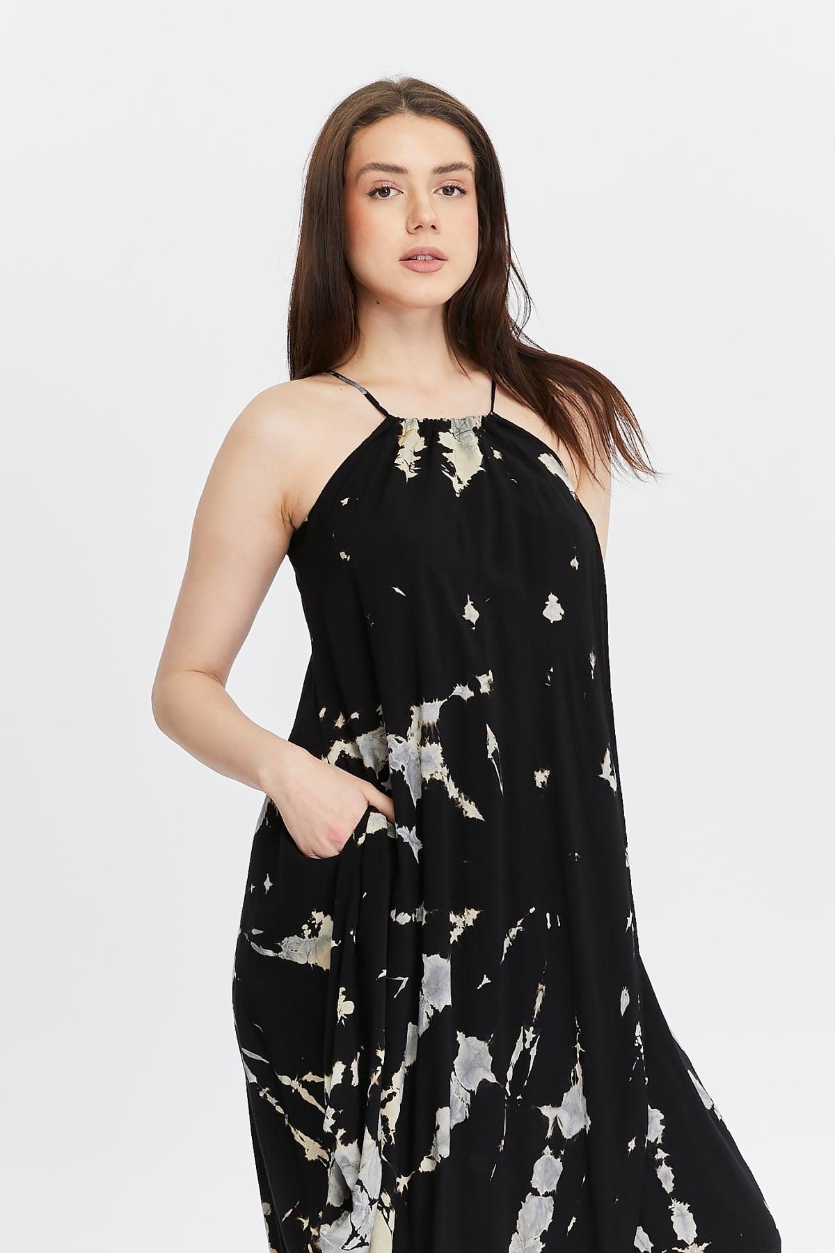Siyah Batik Desenli Yırtmaçlı Elbise – Bohem Tarz Kadın Giyim Tasarım | Yılday Gür Butik