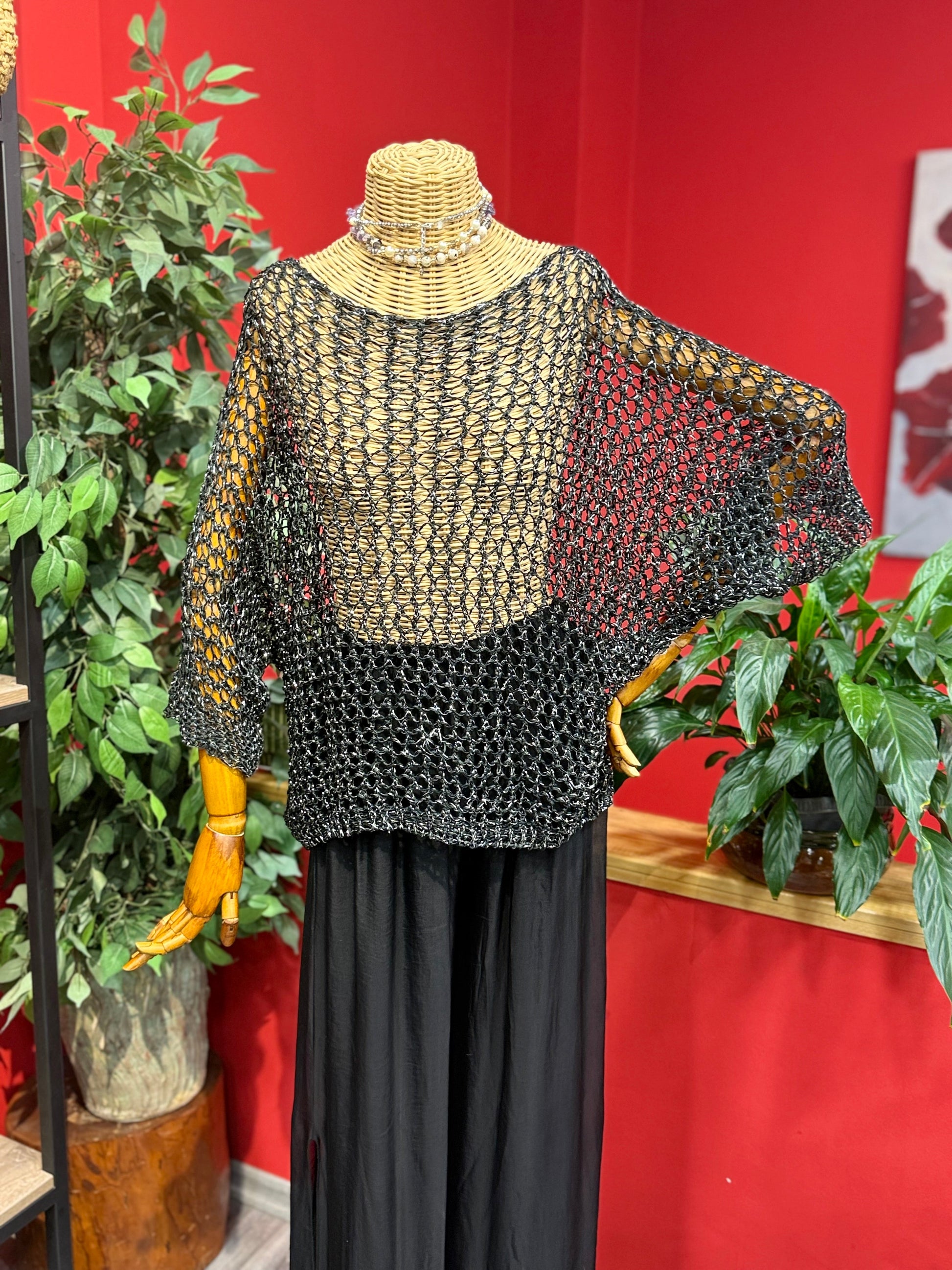 Siyah Simli Delikli Salaş Triko Giyim > Üst Giyim > Kazak & Hırka > Kazak butik bohem giyim – Yılday Gür Butik Üsküdar Emaar