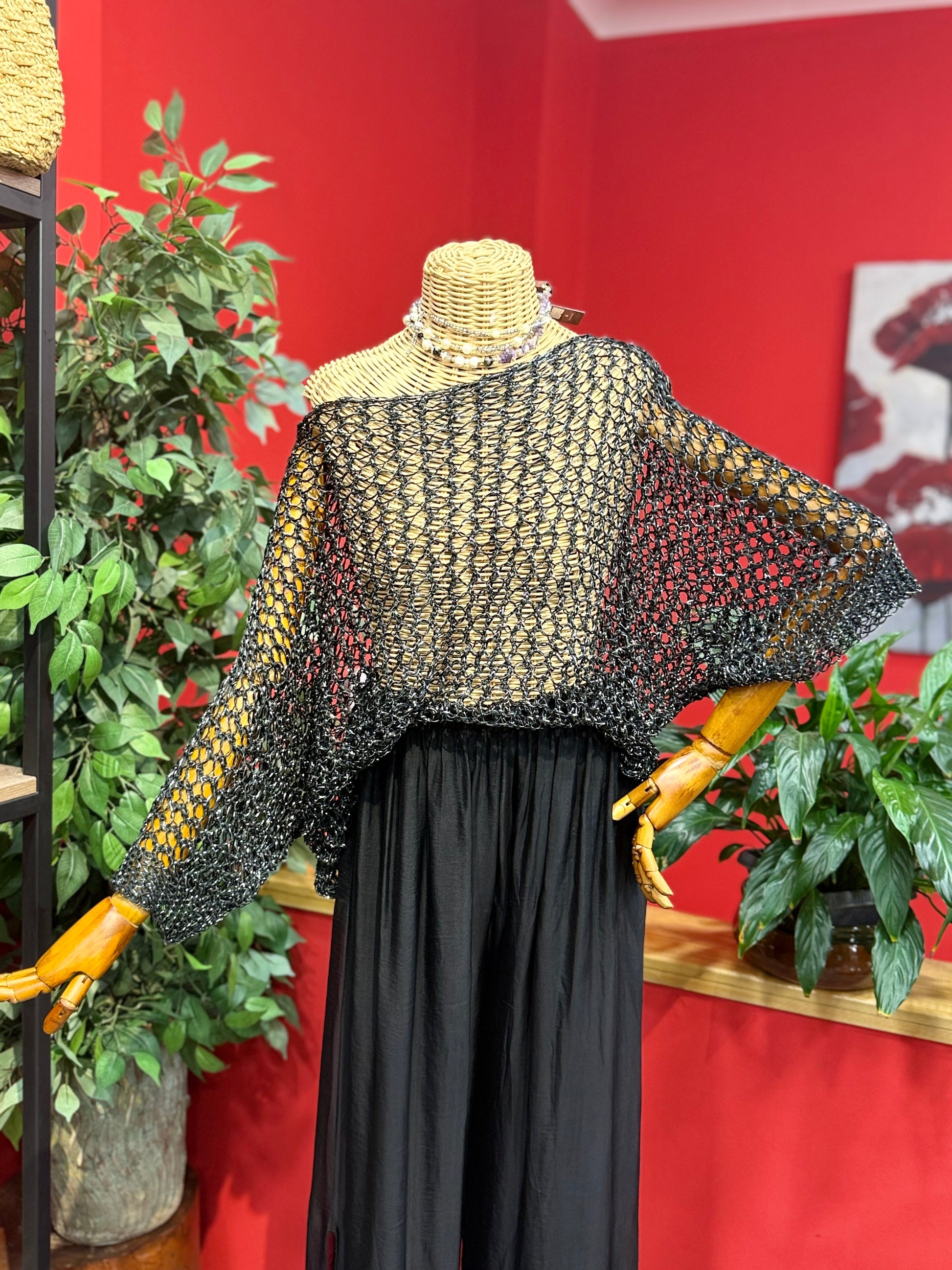 Siyah Simli Delikli Salaş Triko Giyim > Üst Giyim > Kazak & Hırka > Kazak butik bohem giyim – Yılday Gür Butik Üsküdar Emaar