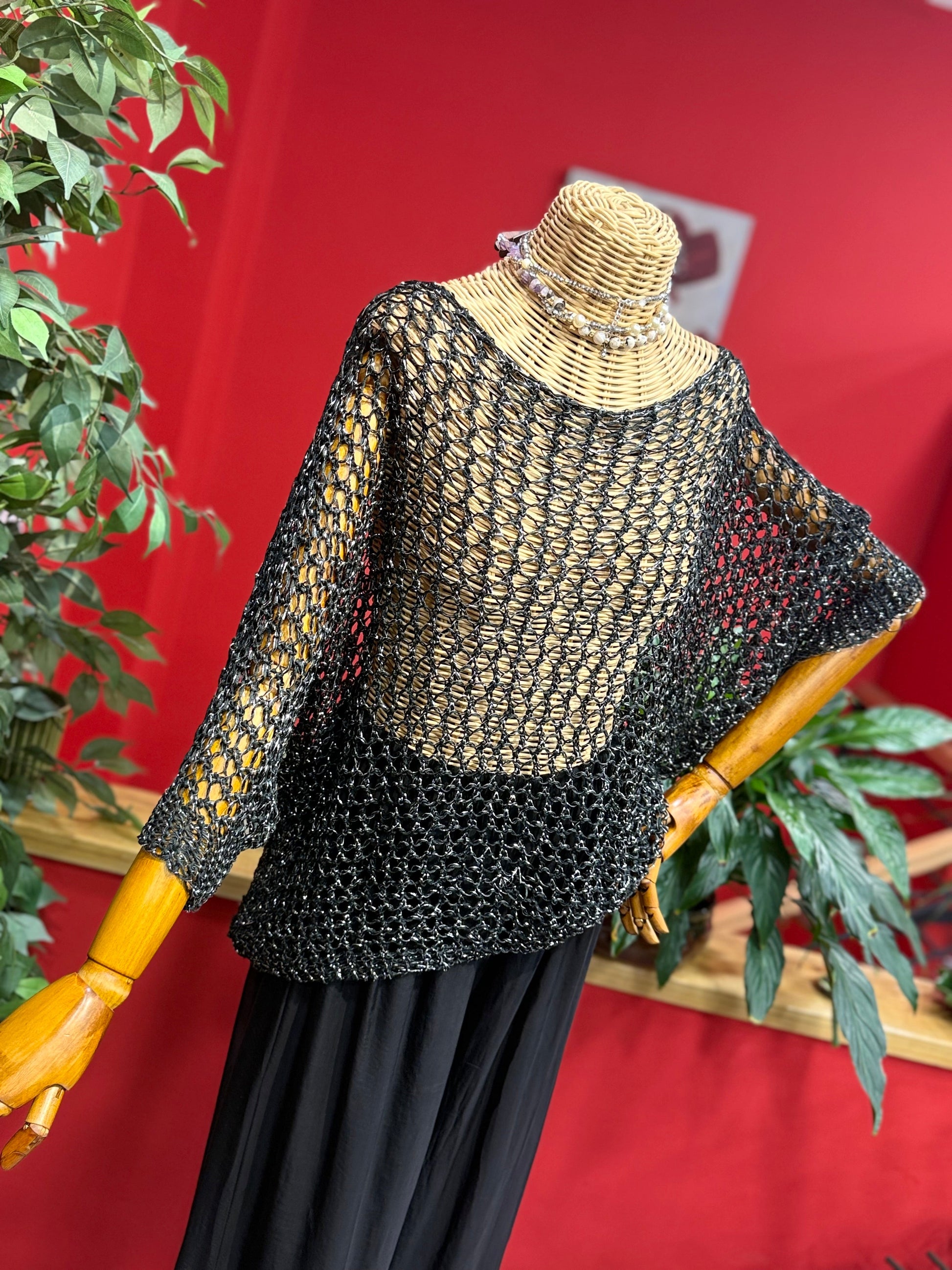 Siyah Simli Delikli Salaş Triko Giyim > Üst Giyim > Kazak & Hırka > Kazak butik bohem giyim – Yılday Gür Butik Üsküdar Emaar