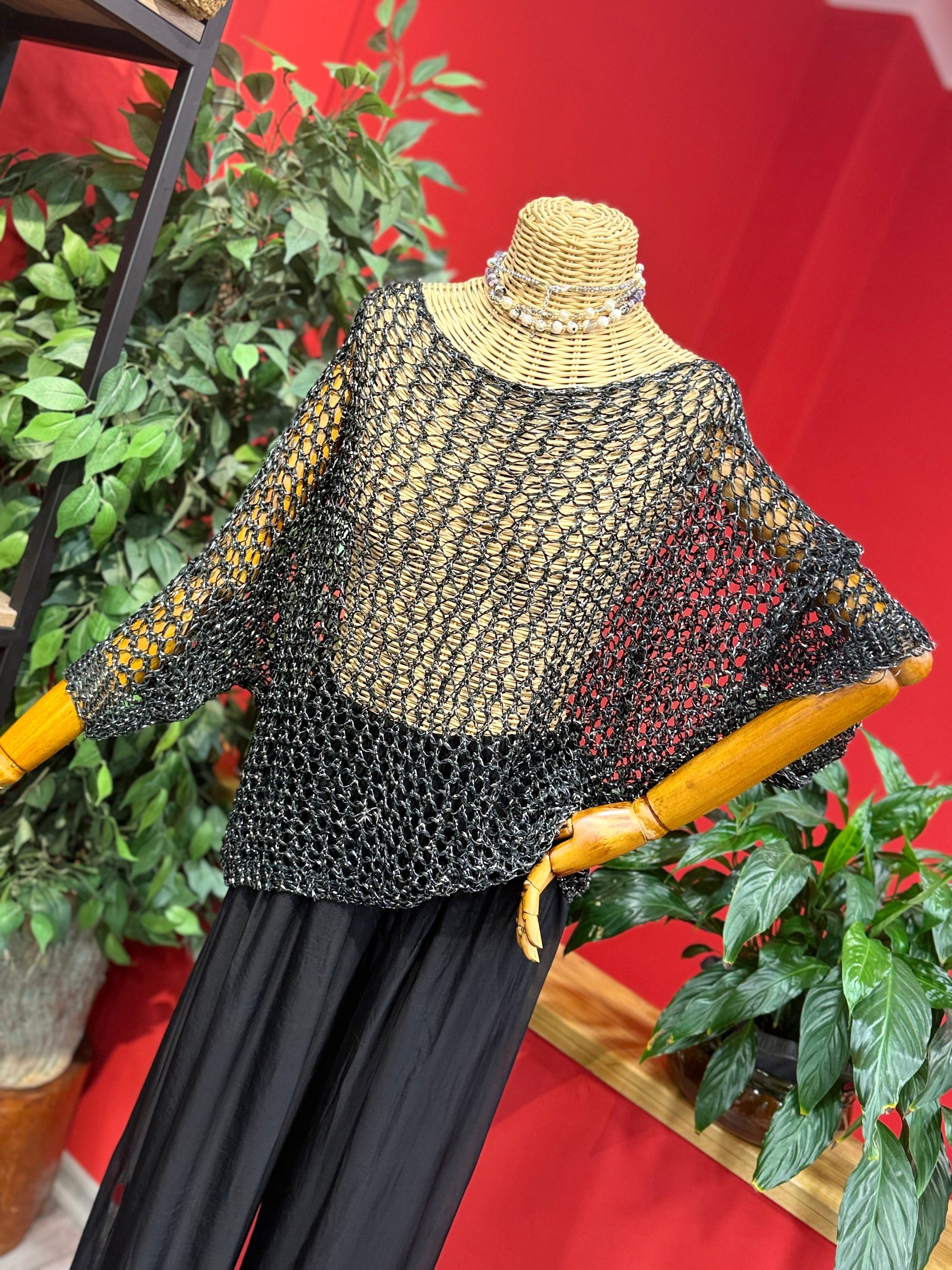 Siyah Simli Delikli Salaş Triko Giyim > Üst Giyim > Kazak & Hırka > Kazak butik bohem giyim – Yılday Gür Butik Üsküdar Emaar