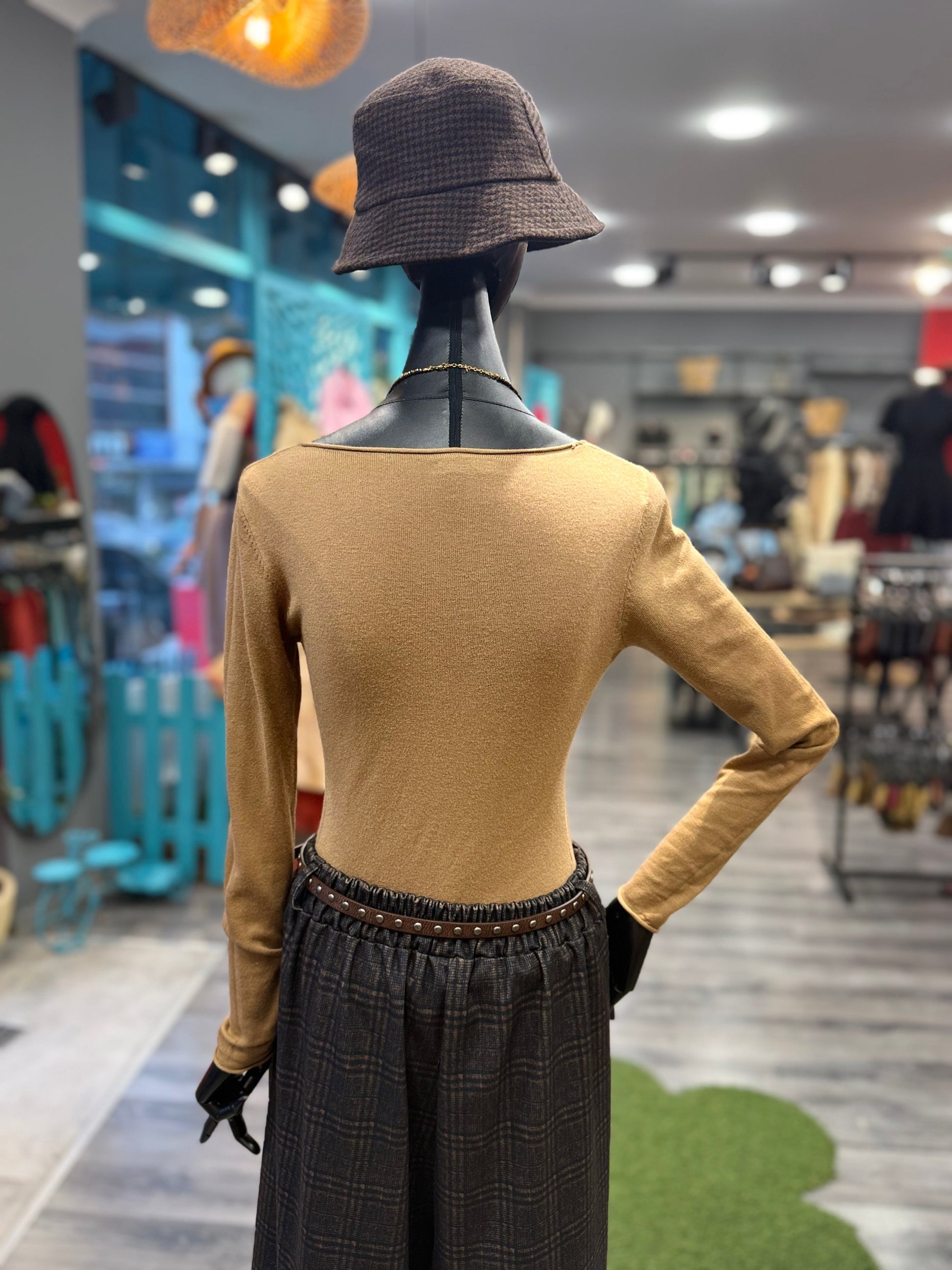 Taba V Yaka Basic Triko Kazak - Yumuşak Dokulu İnce Triko – Bohem Tarz Kadın Giyim Tasarım | Yılday Gür Butik
