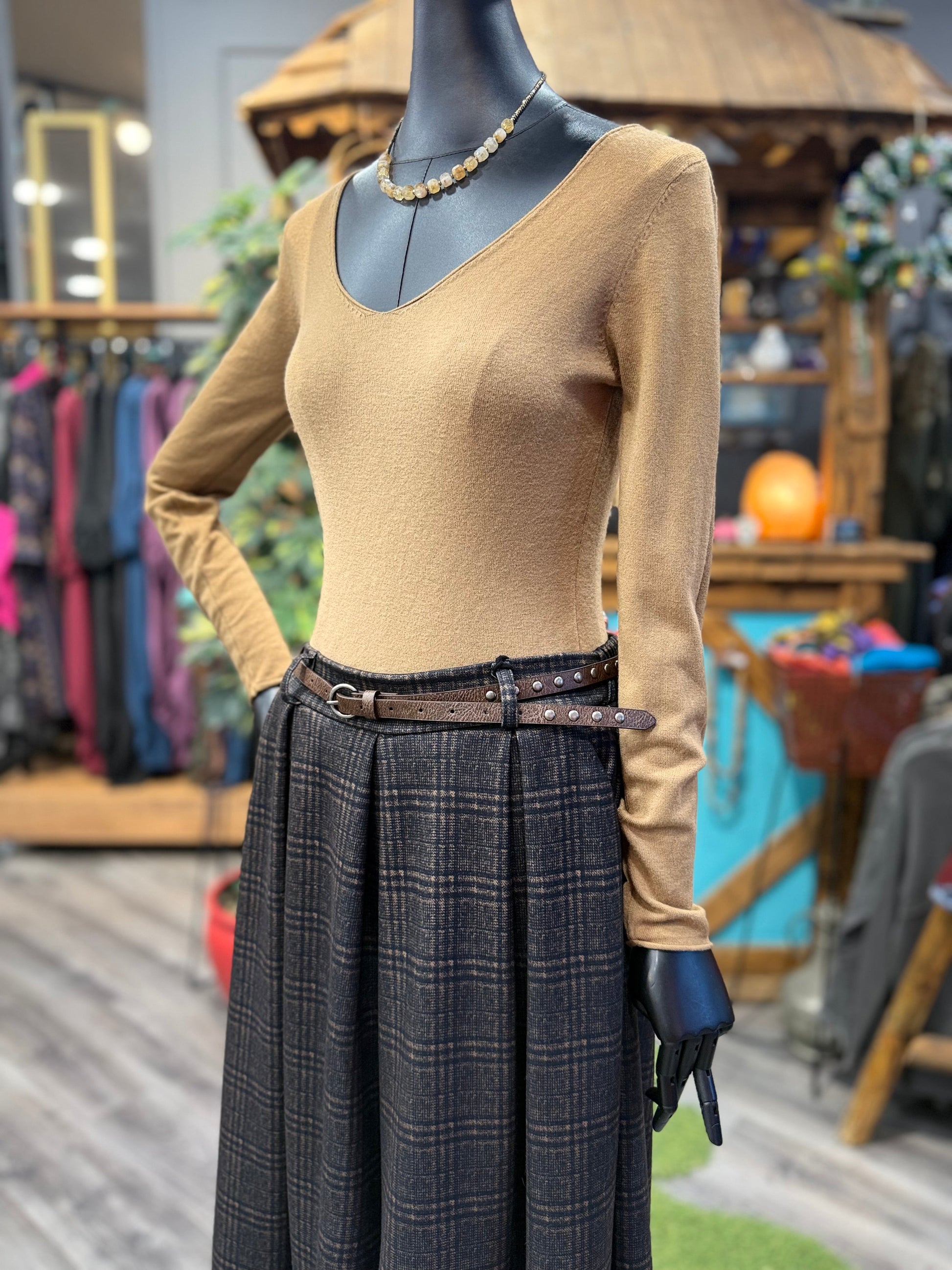 Taba V Yaka Basic Triko Kazak - Yumuşak Dokulu İnce Triko – Bohem Tarz Kadın Giyim Tasarım | Yılday Gür Butik