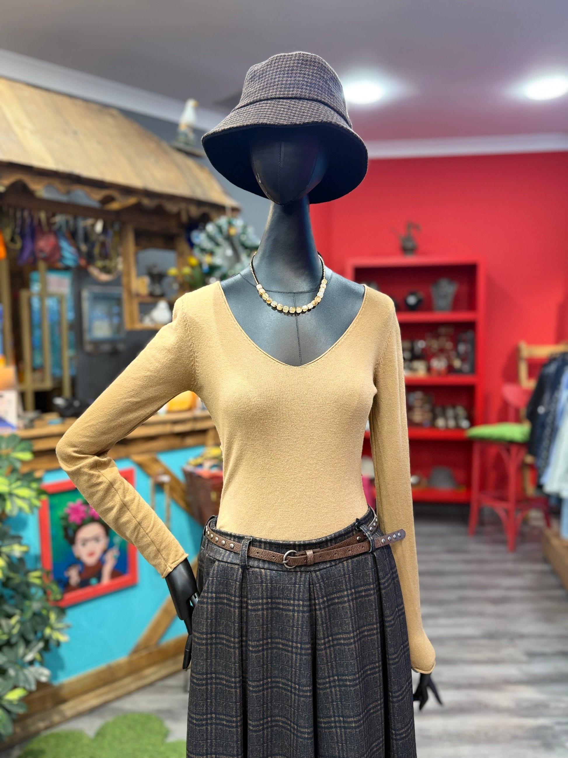 Taba V Yaka Basic Triko Kazak - Yumuşak Dokulu İnce Triko – Bohem Tarz Kadın Giyim Tasarım | Yılday Gür Butik