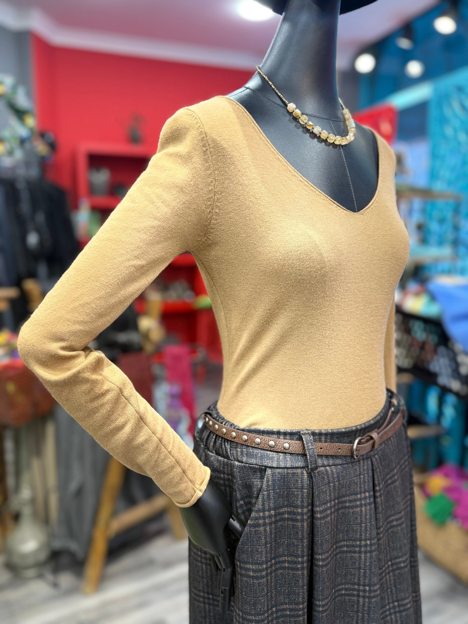 Taba V Yaka Basic Triko Kazak - Yumuşak Dokulu İnce Triko – Bohem Tarz Kadın Giyim Tasarım | Yılday Gür Butik