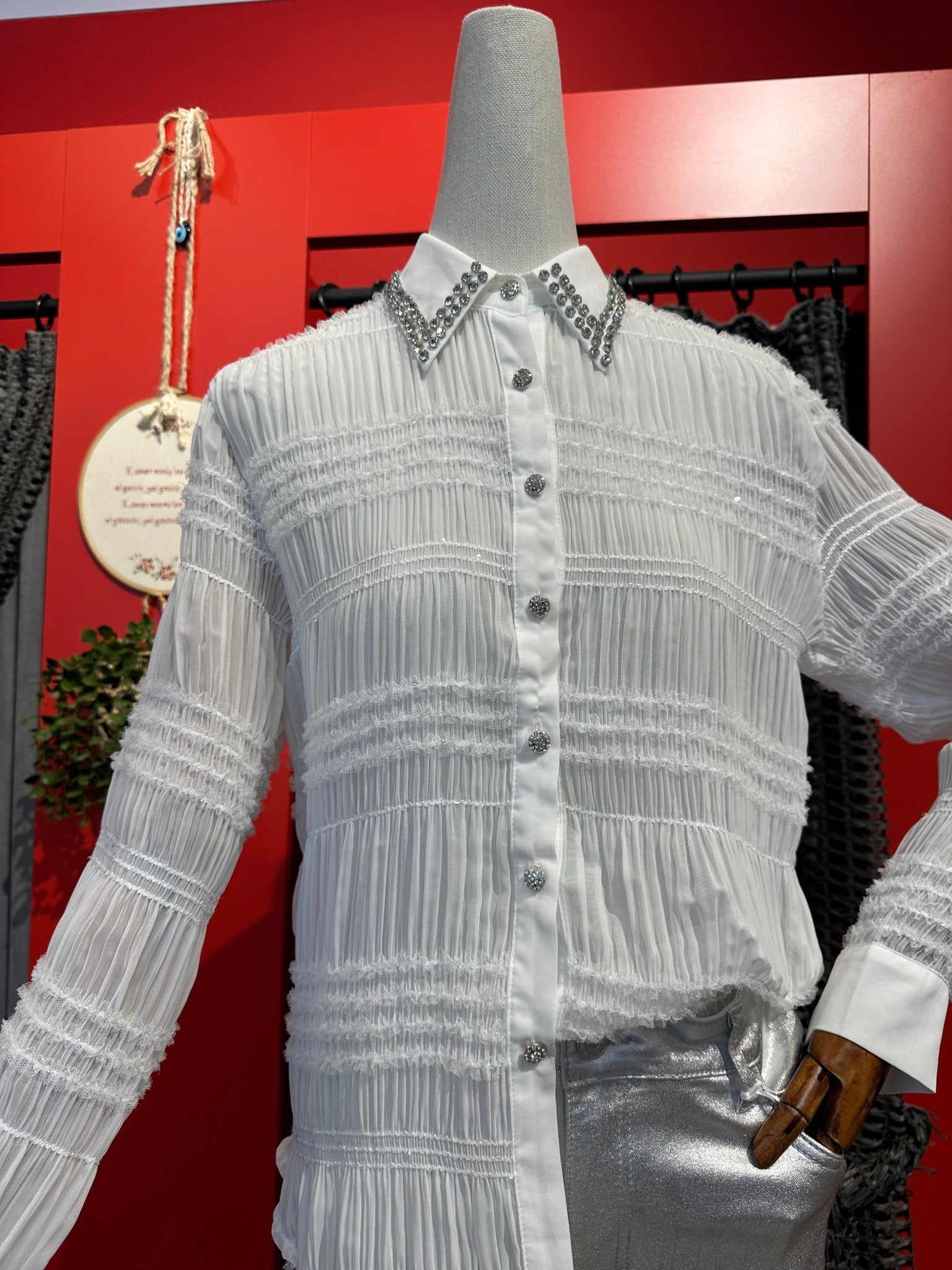 Taş İşlemeli Özel Tasarım Gömlek - İthal Ürün, Şık ve Zarif Detaylar butik bohem giyim – Yılday Gür Butik Üsküdar Emaar