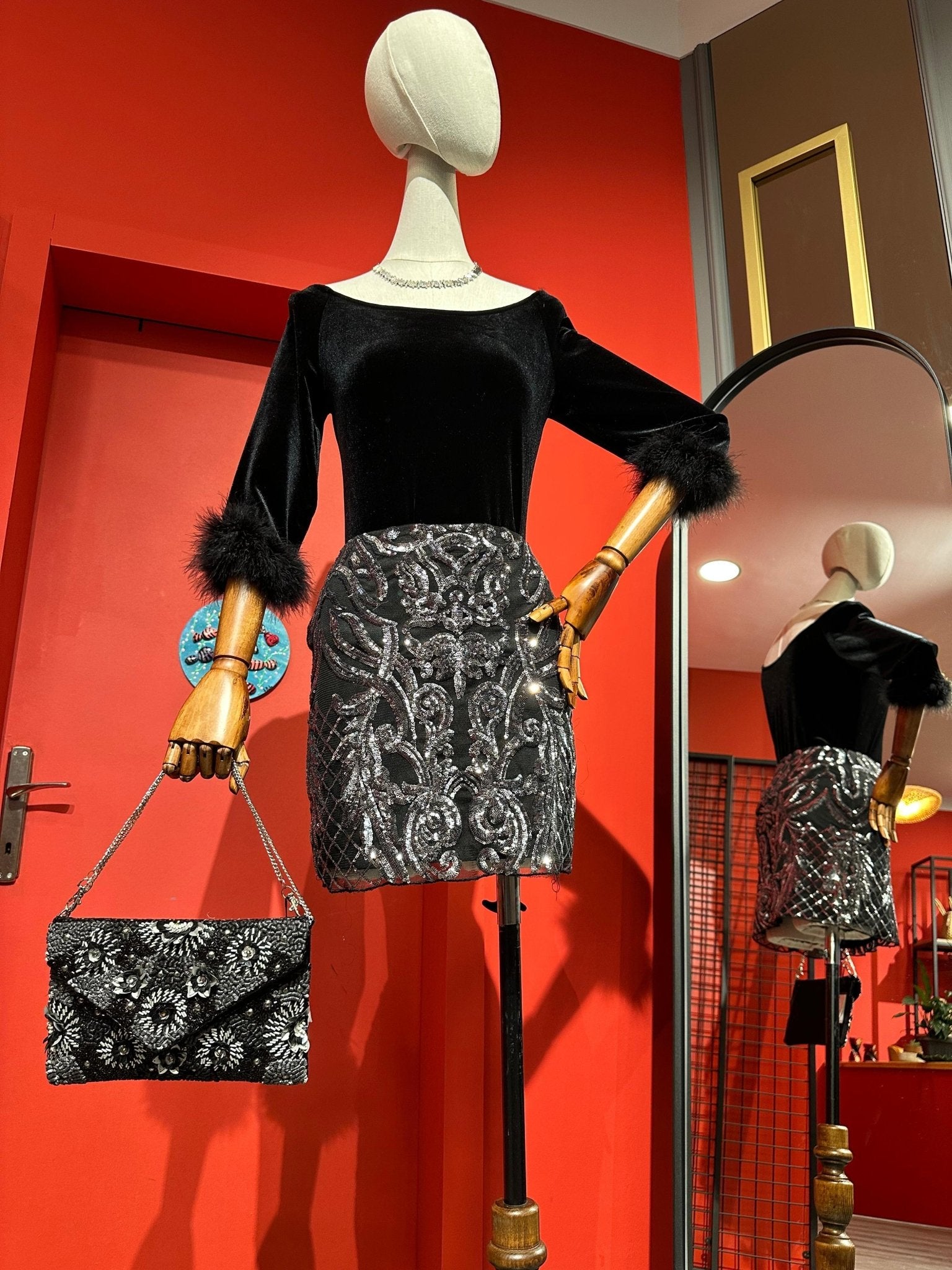 Taş İşlemeli Özel Tasarım Mini Etek - Şık ve Zarif Detaylar butik bohem giyim – Yılday Gür Butik Üsküdar Emaar