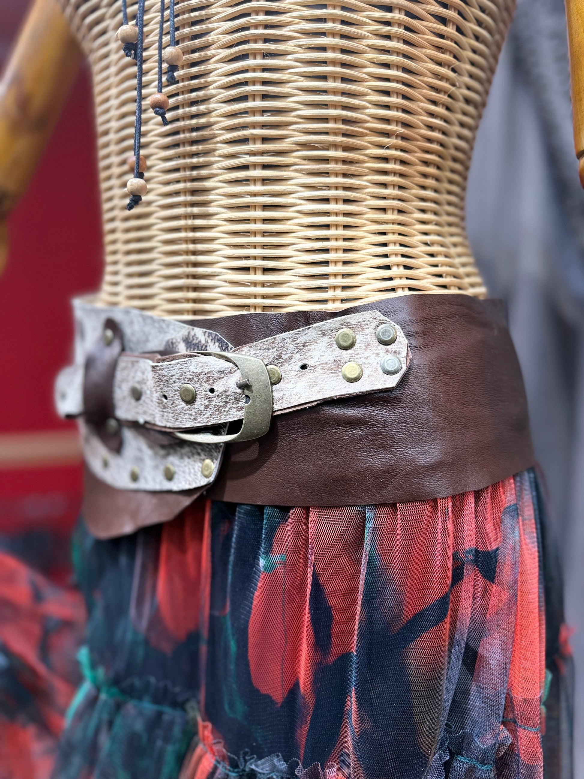 Tucson Deri Kemer | Çift Ton Hakiki Deri El Yapımı Bohem Bel Kemer Aksesuar > Kemer butik bohem giyim – Yılday Gür Butik Üsküdar Emaar