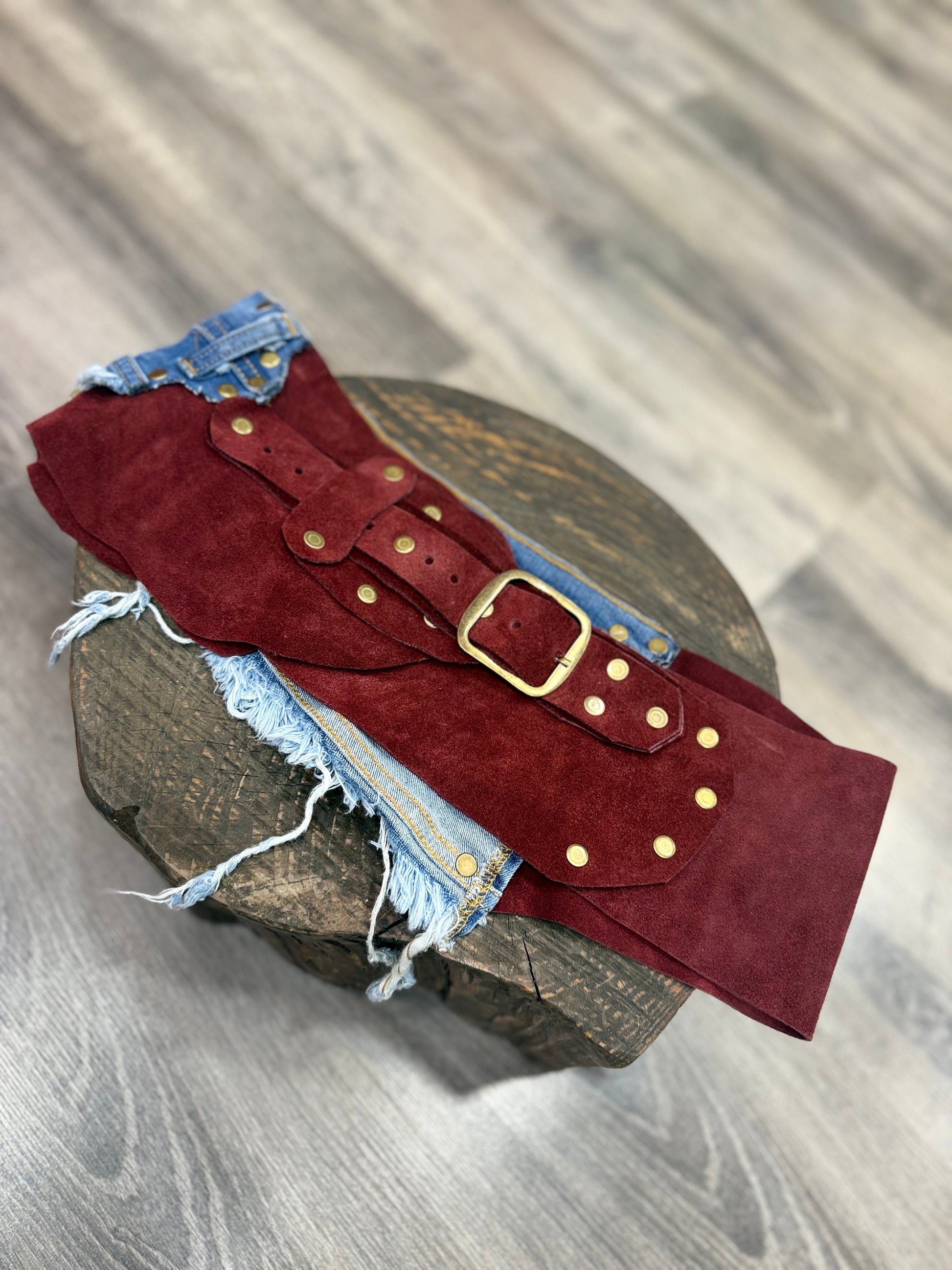 Wild Merlot Nubuk & Denim El Yapımı Hakiki Deri Kemer – Gold Detaylı Aksesuar > Kemer butik bohem giyim – Yılday Gür Butik Üsküdar Emaar