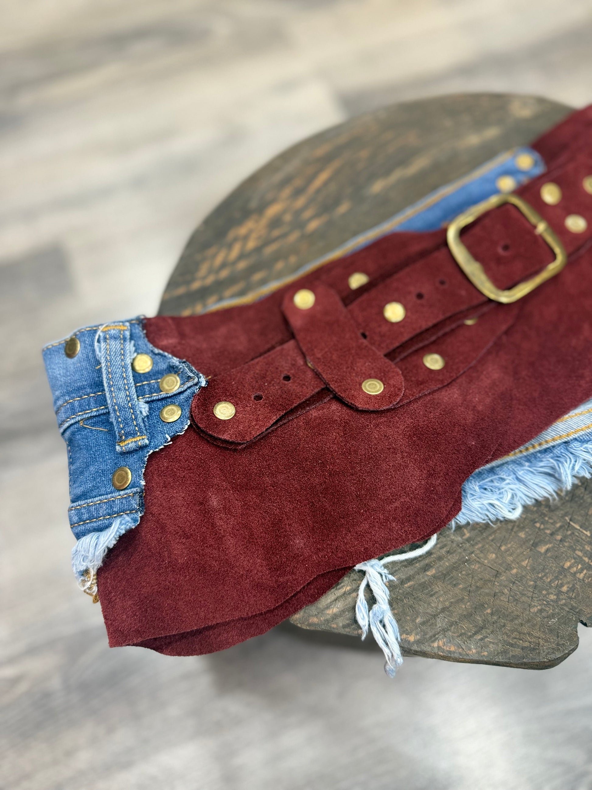 Wild Merlot Nubuk & Denim El Yapımı Hakiki Deri Kemer – Gold Detaylı Aksesuar > Kemer butik bohem giyim – Yılday Gür Butik Üsküdar Emaar