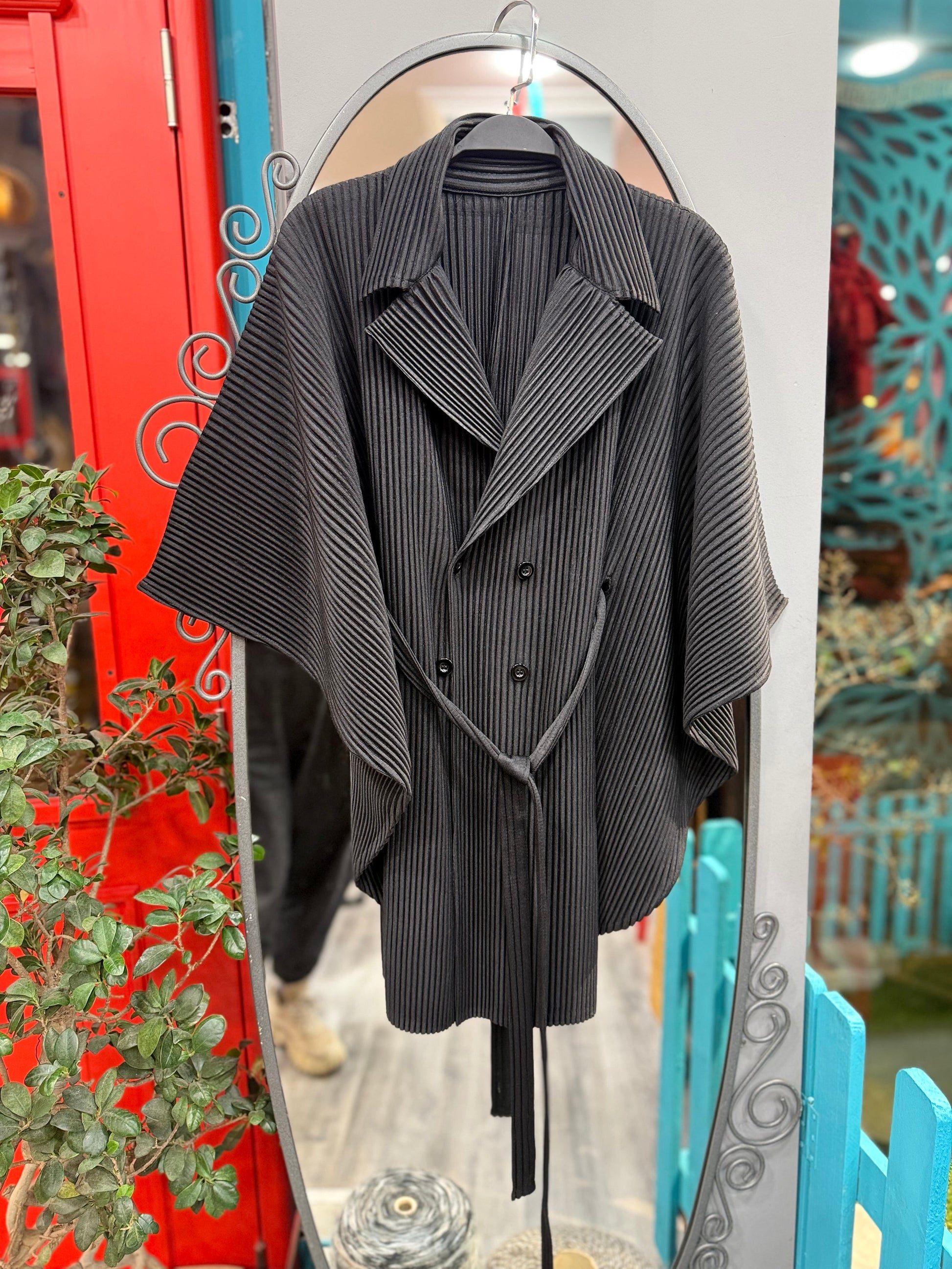 Yarasa Kollu Piliseli Kuşaklı Tasarım Ceket – Bohem Tarz Kadın Giyim Tasarım | Yılday Gür Butik
