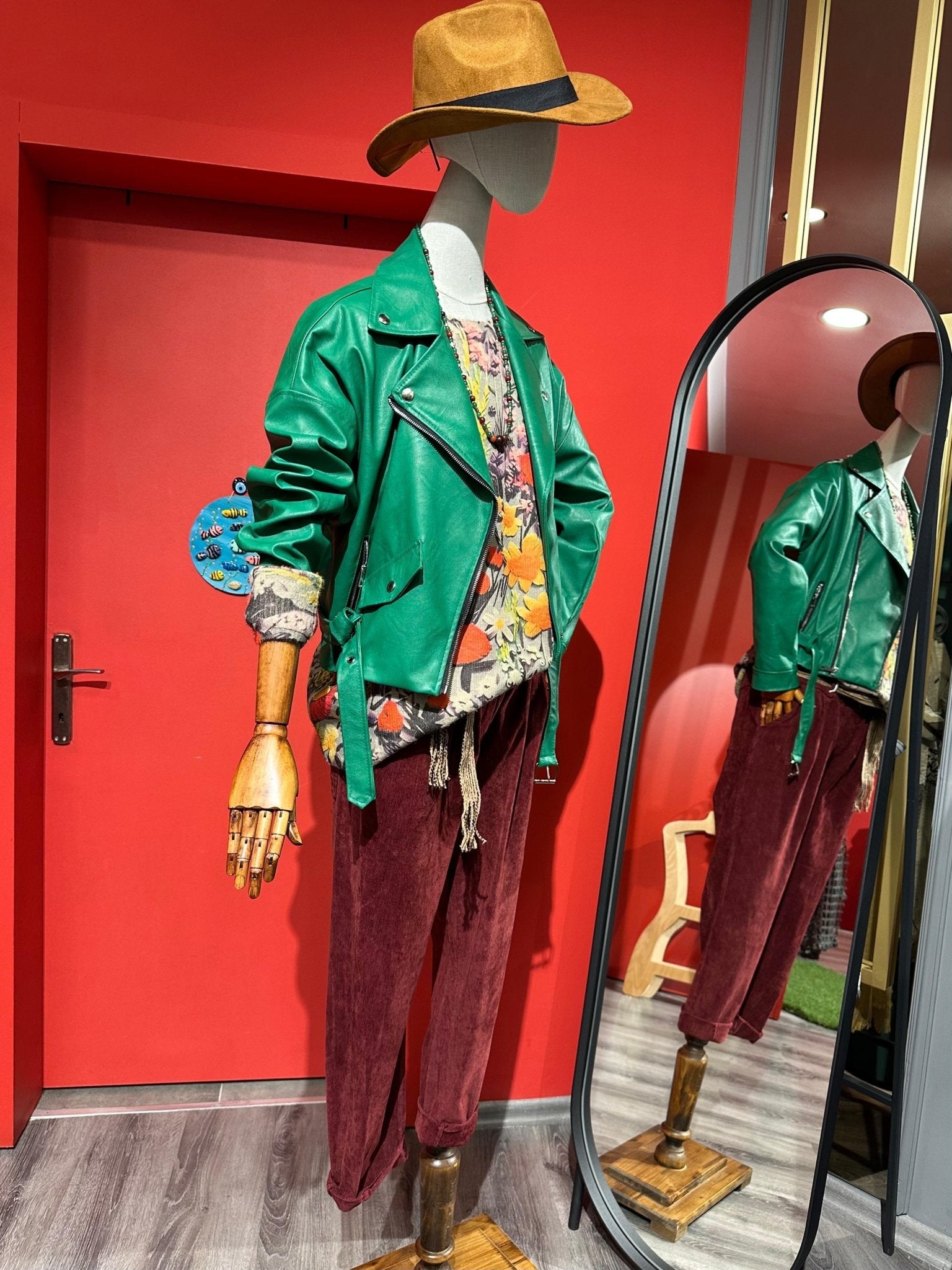 Yeşil Deri Ceket - İthal Ürün, Şık ve Modern Tasarım butik bohem giyim – Yılday Gür Butik Üsküdar Emaar