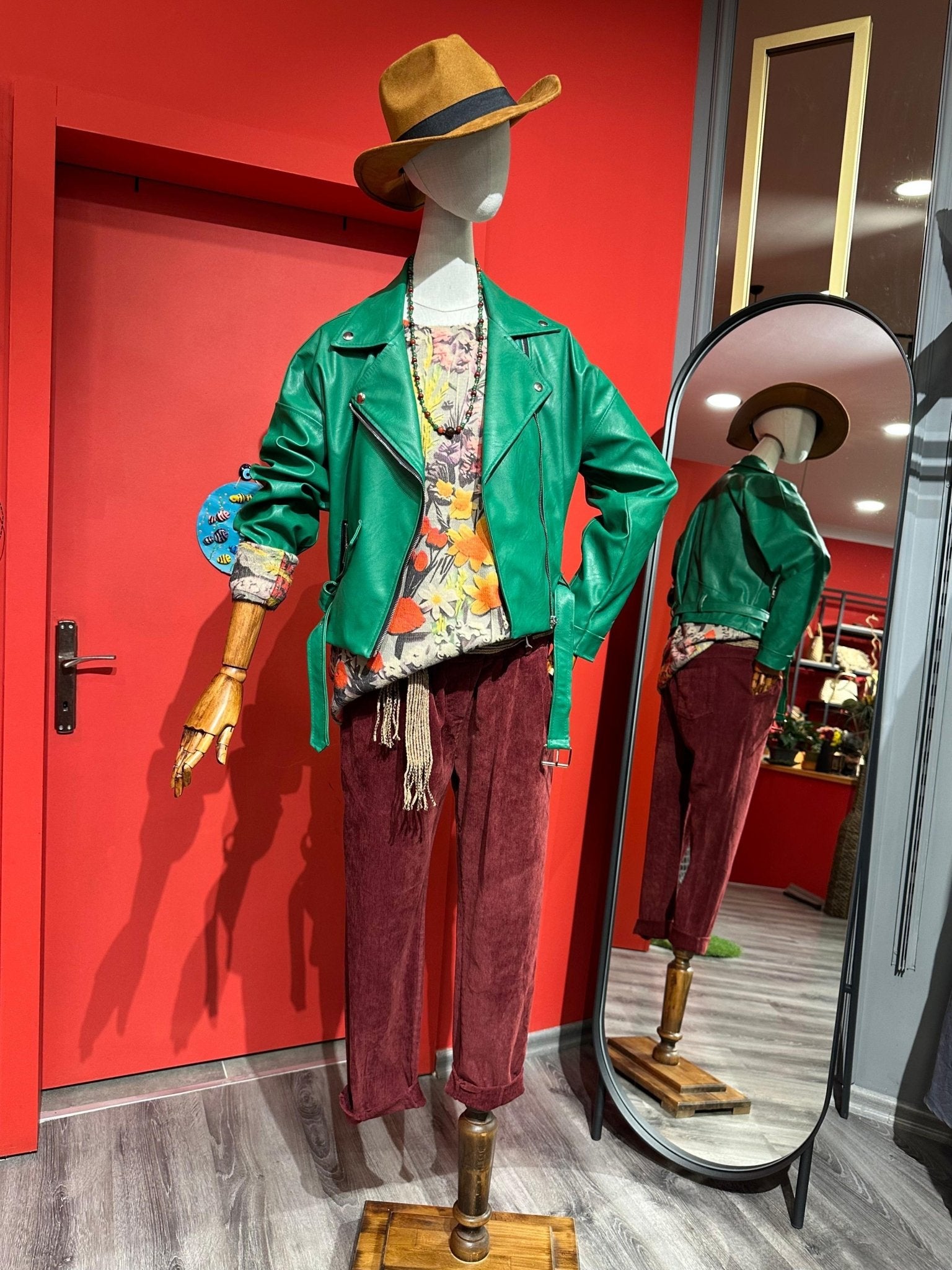 Yeşil Deri Ceket - İthal Ürün, Şık ve Modern Tasarım butik bohem giyim – Yılday Gür Butik Üsküdar Emaar