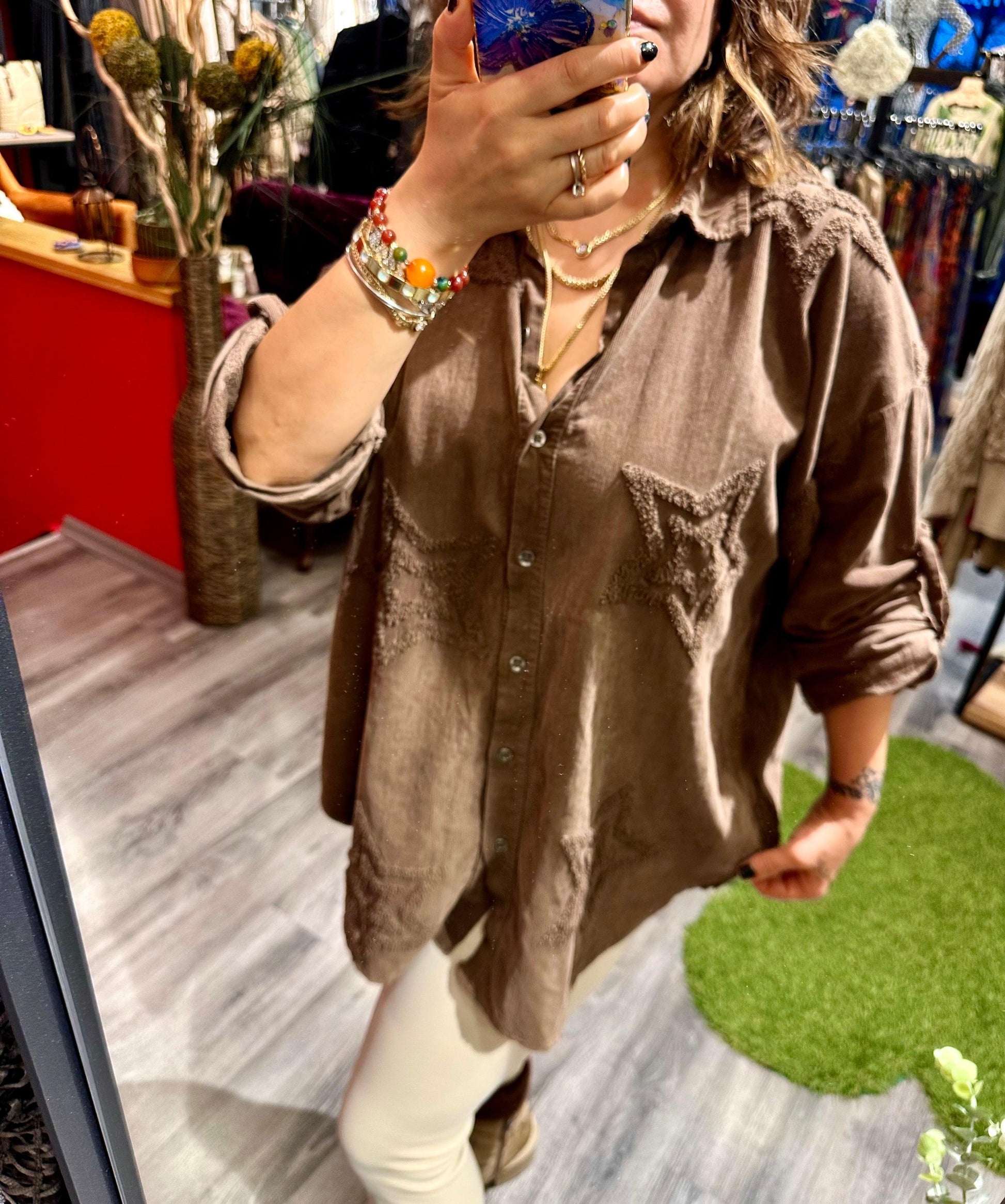 Yıldız Desenli Kahverengi Kadife Gömlek - İthal Ürün, Şık ve Rahat Tasarım Giyim > Üst Giyim > Gömlek butik bohem giyim – Yılday Gür Butik Üsküdar Emaar