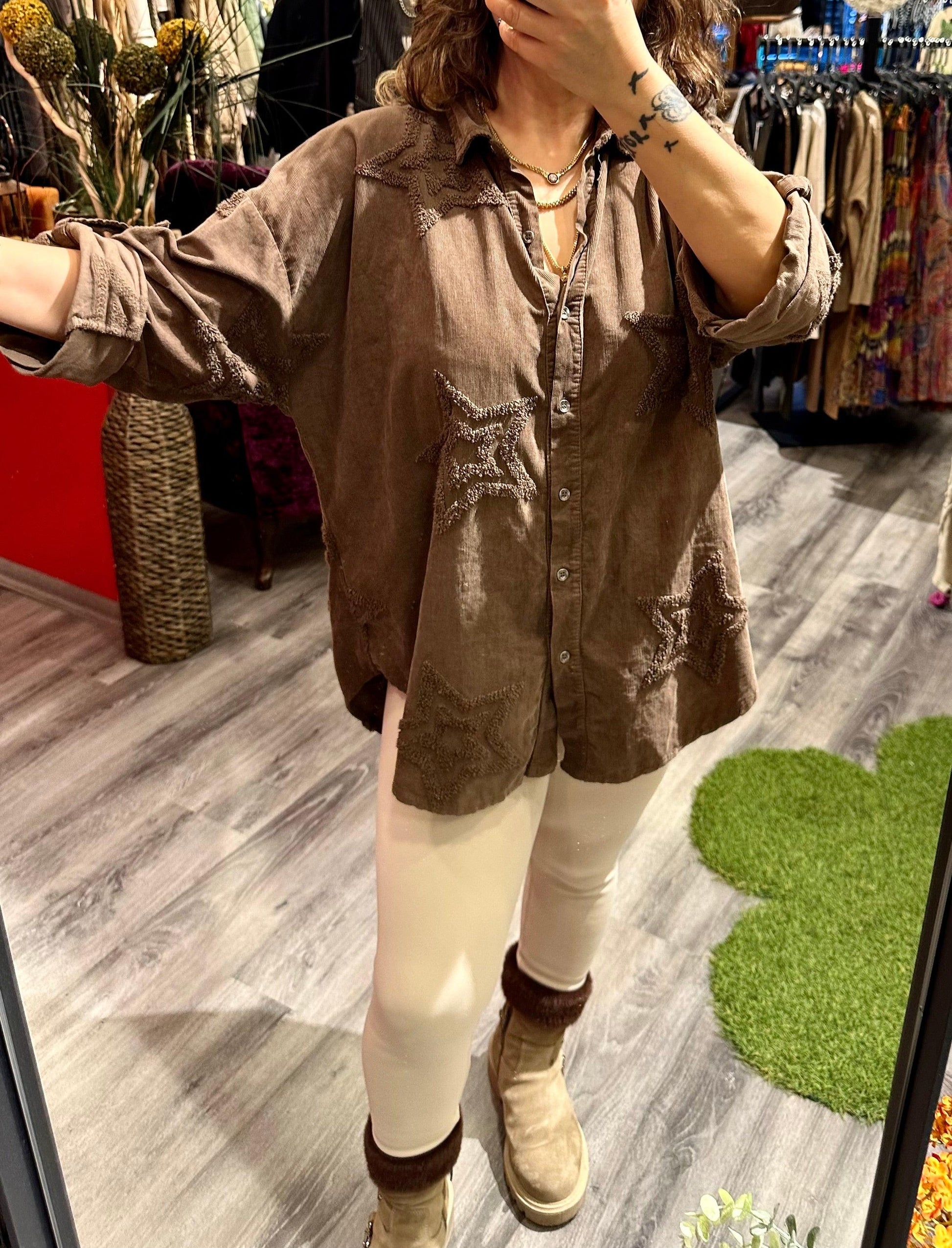 Yıldız Desenli Kahverengi Kadife Gömlek - İthal Ürün, Şık ve Rahat Tasarım Giyim > Üst Giyim > Gömlek butik bohem giyim – Yılday Gür Butik Üsküdar Emaar