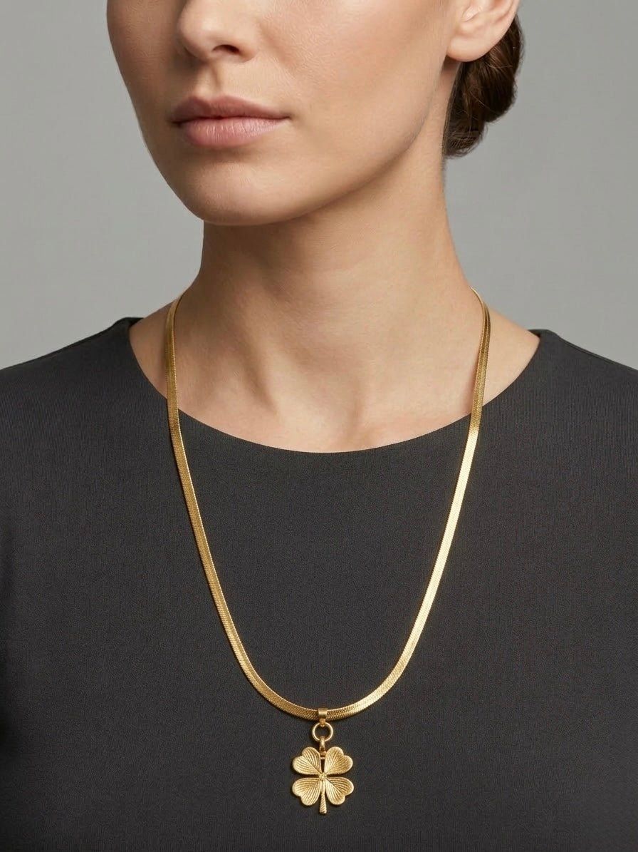 Yonca Lucky Charm Detaylı Çelik İtalyan Ezme Zincir Kolye - Altın Kaplama Aksesuarlar > Takılar > Kolye butik bohem giyim – Yılday Gür Butik Üsküdar Emaar