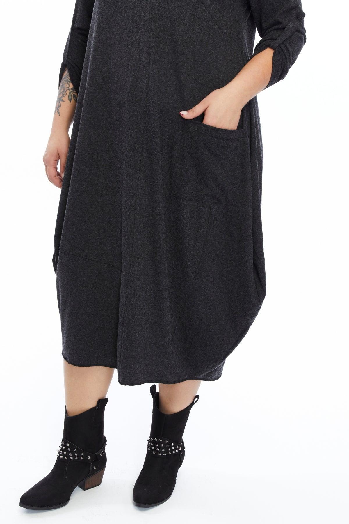 Yün Viskon Kapüşonlu Siyah Elbise Giyim > Elbise butik bohem giyim – Yılday Gür Butik Üsküdar Emaar