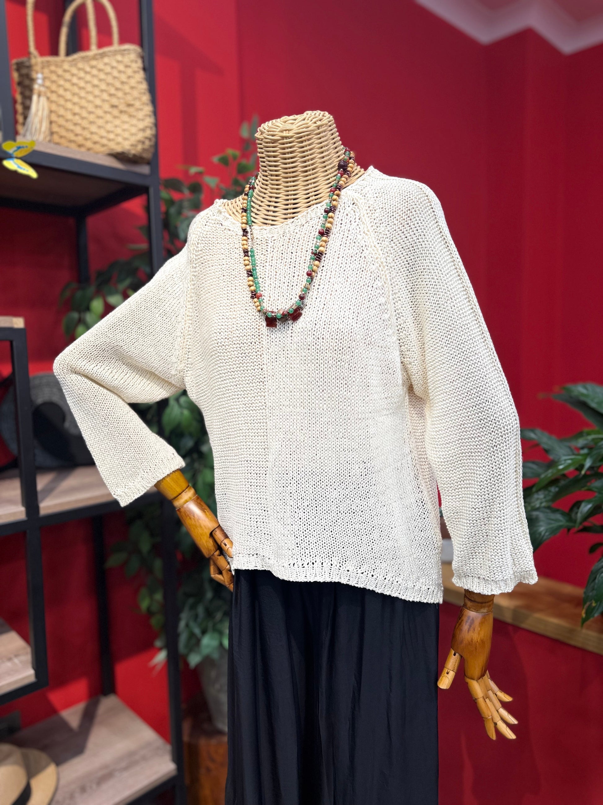 Yuvarlak Yaka Beyaz Triko Kazak Giyim > Üst Giyim > Kazak & Hırka > Kazak butik bohem giyim – Yılday Gür Butik Üsküdar Emaar