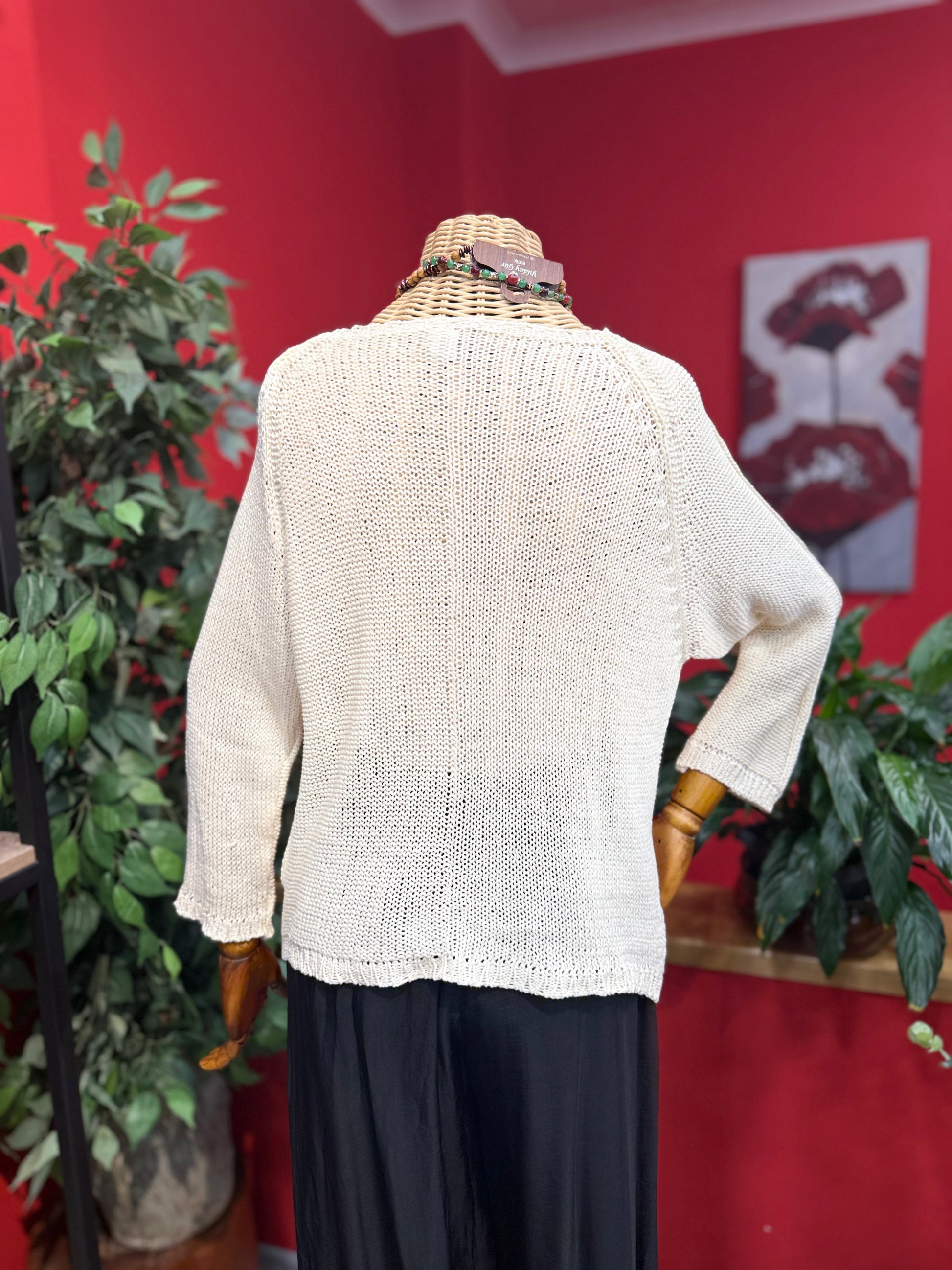 Yuvarlak Yaka Beyaz Triko Kazak Giyim > Üst Giyim > Kazak & Hırka > Kazak butik bohem giyim – Yılday Gür Butik Üsküdar Emaar