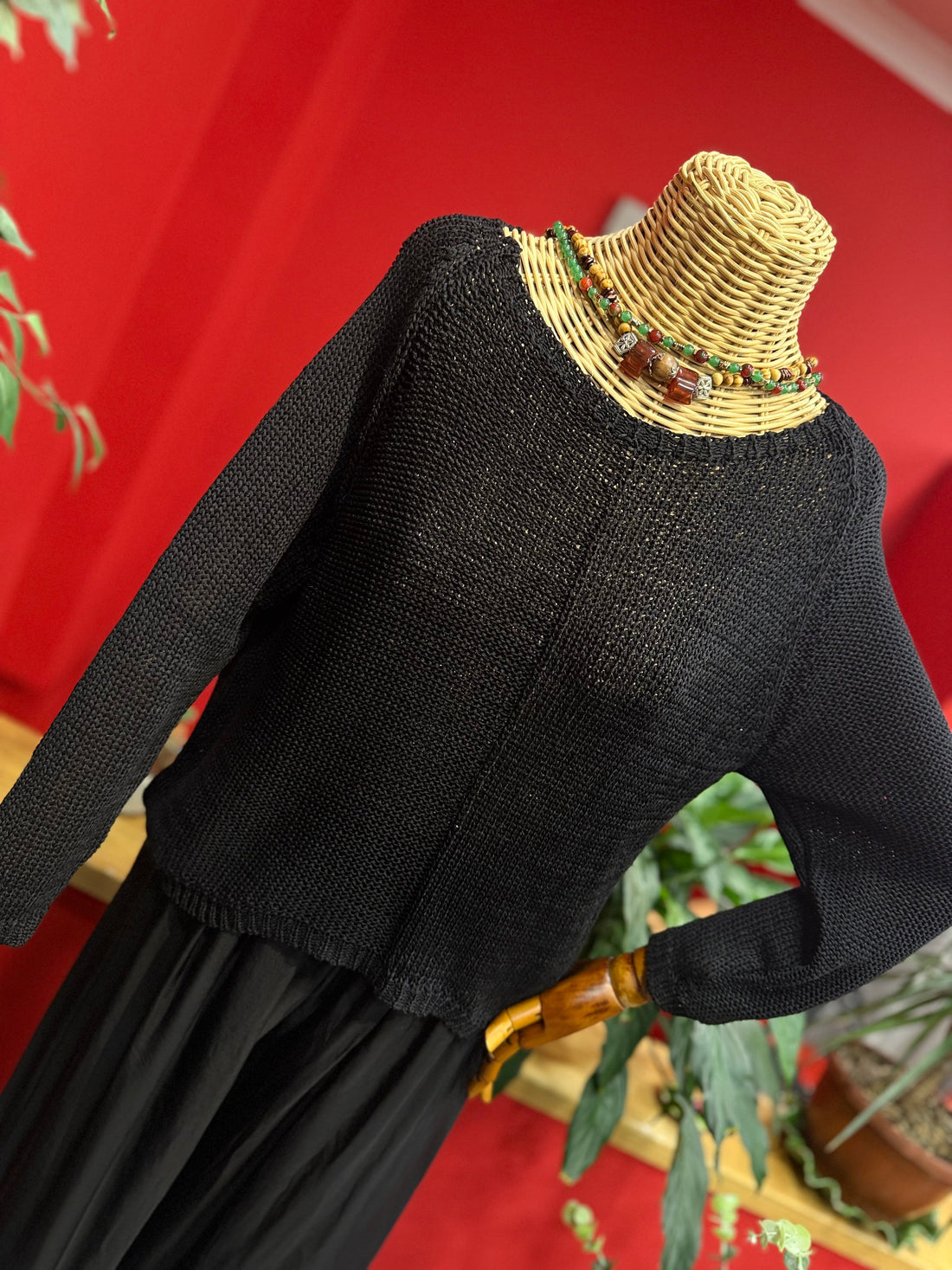 Yuvarlak Yaka Siyah Triko Kazak Giyim > Üst Giyim > Kazak & Hırka > Kazak butik bohem giyim – Yılday Gür Butik Üsküdar Emaar