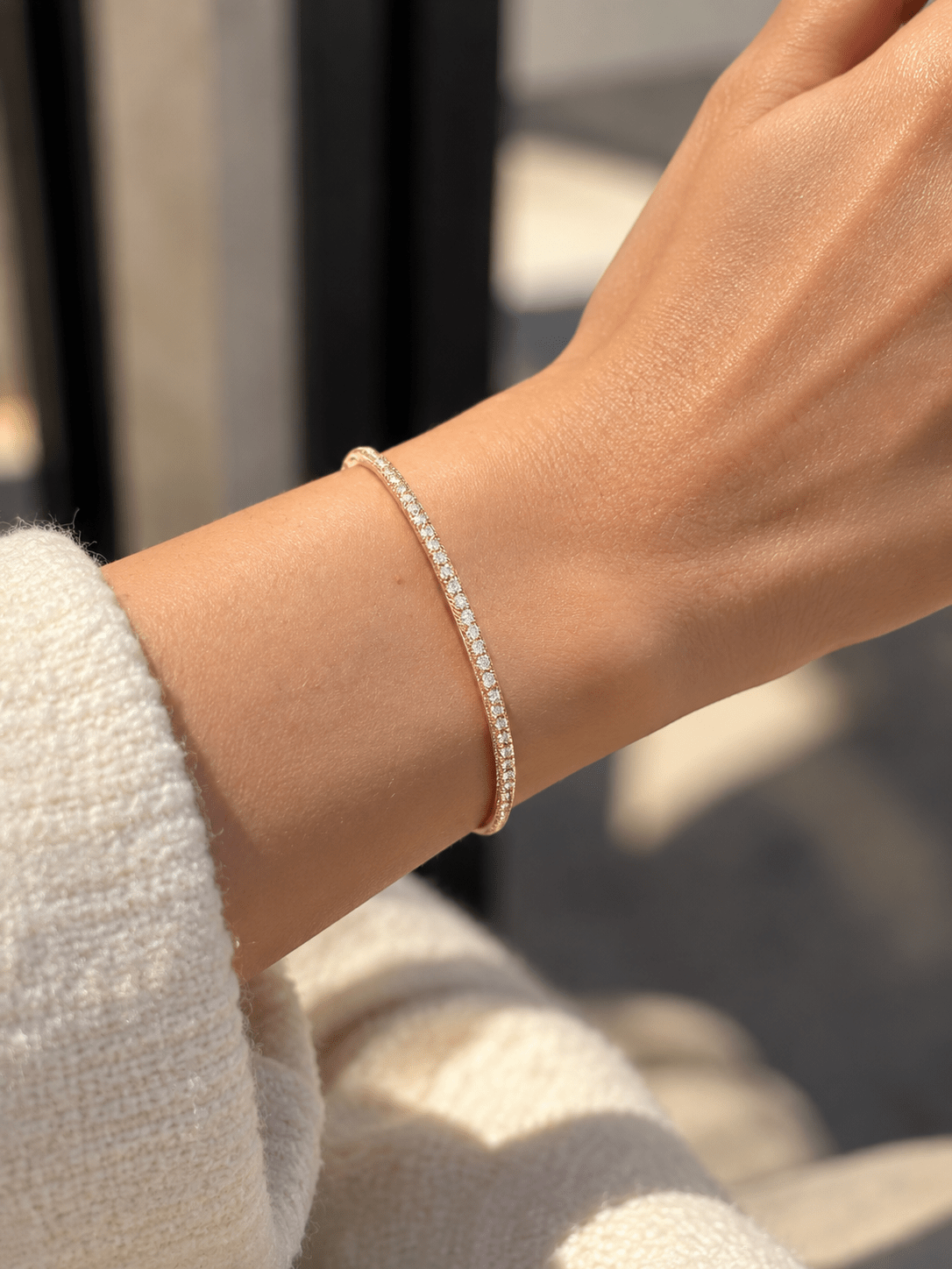 Zirkon Taşlı Gold Açık Kelepçe Bileklik — Minimalist Işıltılı Tasarım – Bohem Tarz Kadın Giyim Tasarım | Yılday Gür Butik